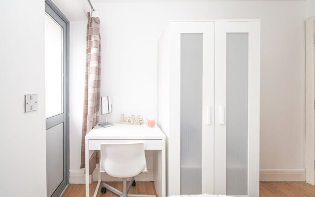 Mews House Next to Brighton Beach