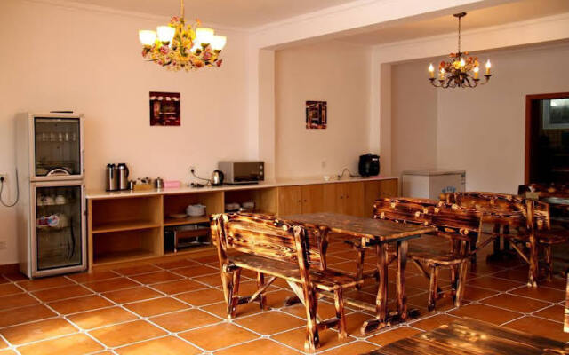 Green Tree Inn Express Tengchong Rehai Spa Jichang Road