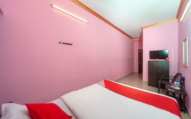 Oyo 18450 Puduvai Inn Guest House