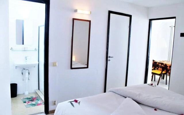 Bungalow Beach Hotel