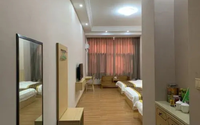 Ruili Xingyi Business Hotel