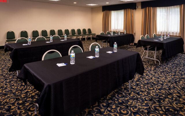 Holiday Inn Express & Suites Bucyrus by IHG