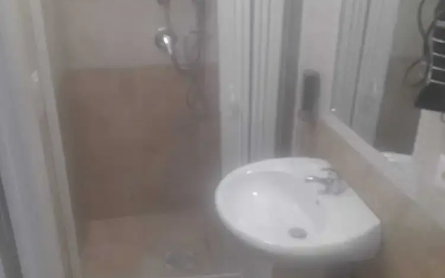 catania airport room  low cost