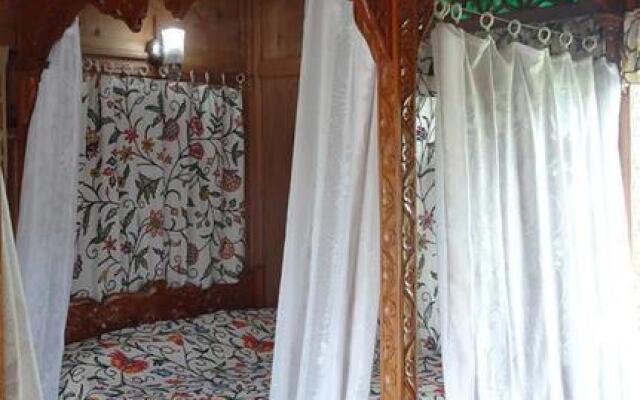 Shalimar Group of Houseboats