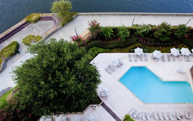 Sheraton Norfolk Waterside Hotel