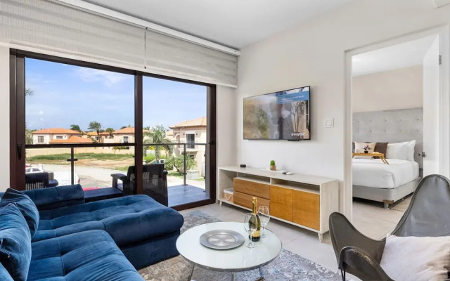 NEW Modern 1BR 1BA Gold Coast Pool GYM Tennis