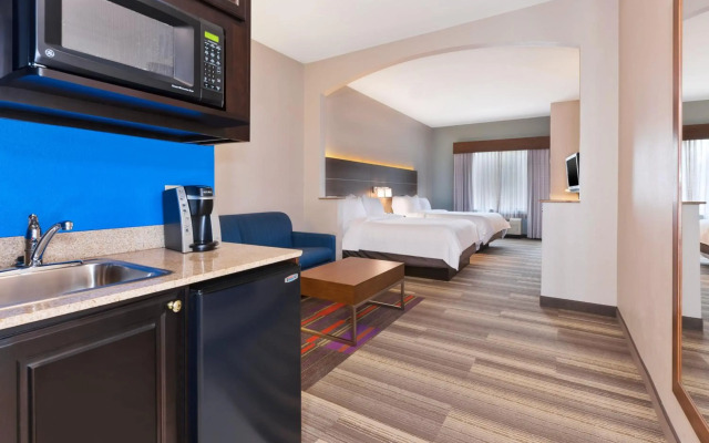 Holiday Inn Express & Suites Warminster - Horsham by IHG