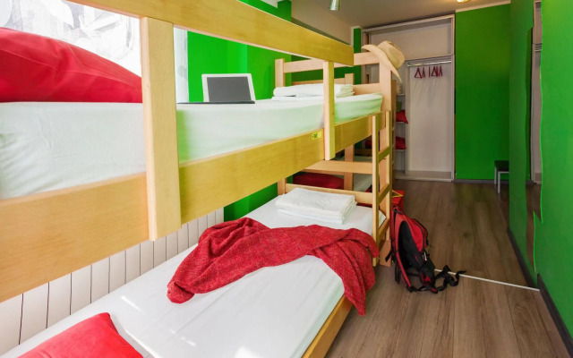 Hostel and Apartments 360º
