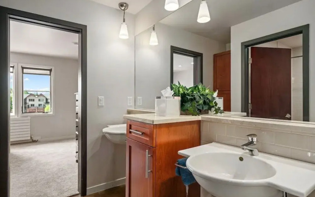 Blackhawk 2817 4 Bedroom Townhouse by RedAwning