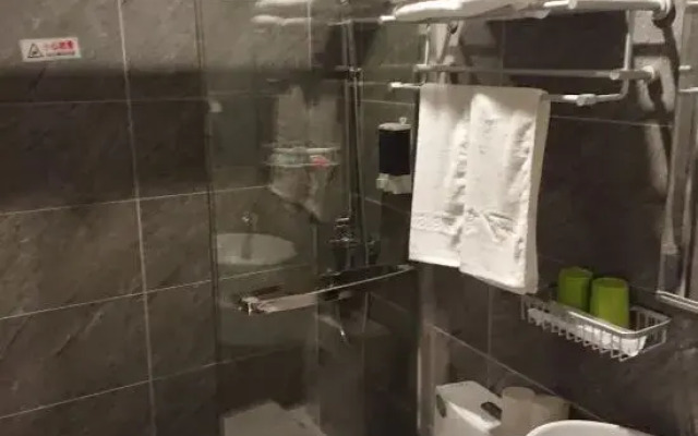 F1 Business Hotel (Shanghai Xinhua Hospital)