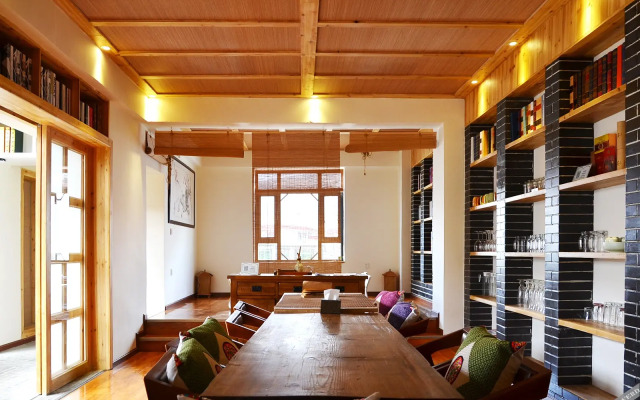 Lhasa Shengcheng Bookstore Inn (Jokhang Temple Barkhor Street Branch)