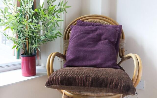 Bright Two BR Period Apartment in Whitechapel