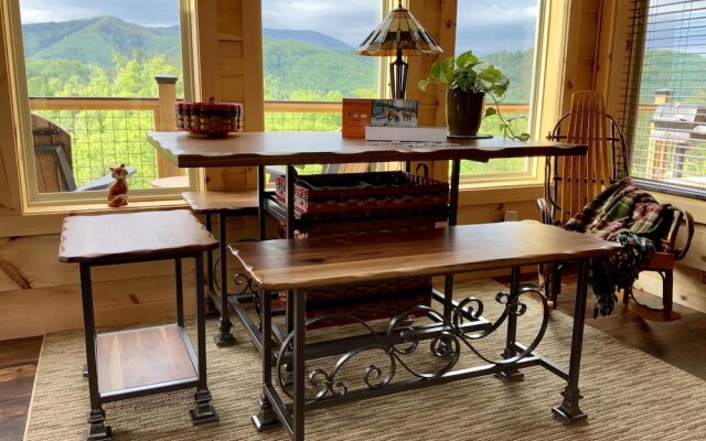 Copper Fox 3 Bedroom Cabin