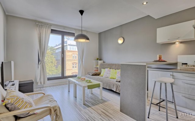 Kornelia Apartments