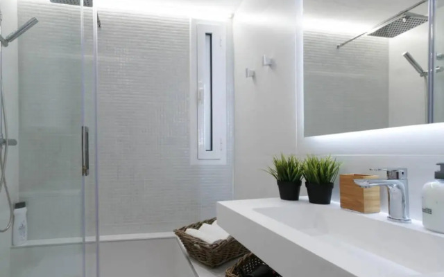 Eiffel Bridge Boutique Apartment