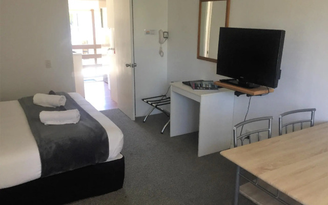 Fairway Motel and Apartments