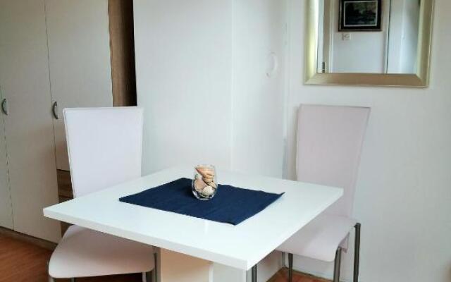 Mia Airport studio apartment