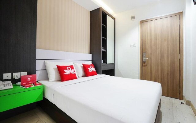 Redlink Hotel by ZEN Rooms