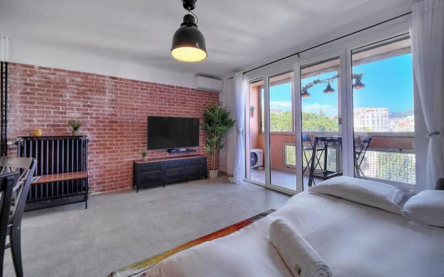 IMMOGROOM - Renovated - Loggia - Clear view - Parking common - AC - Wifi