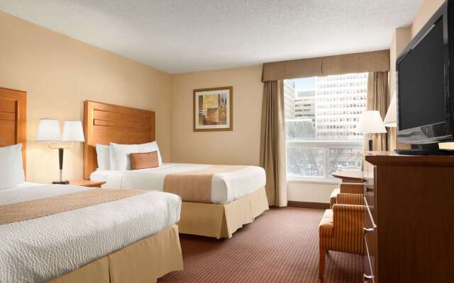 Days Inn by Wyndham Edmonton Downtown