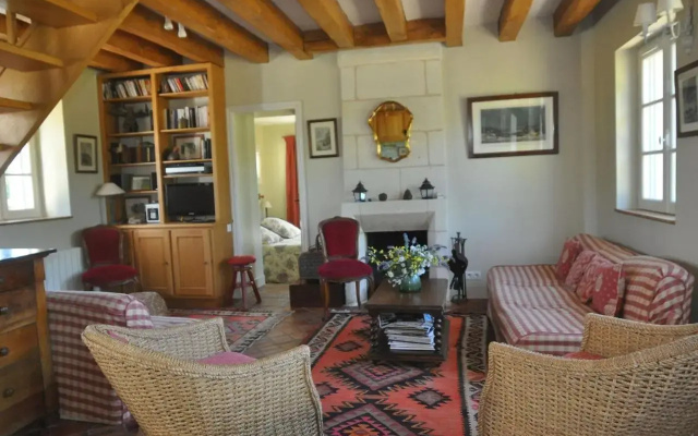 Snug Holiday Home In Chambourg-Sur-Indre With Pool