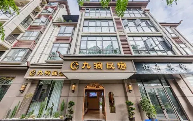 Mangshi Jiujian Homestay