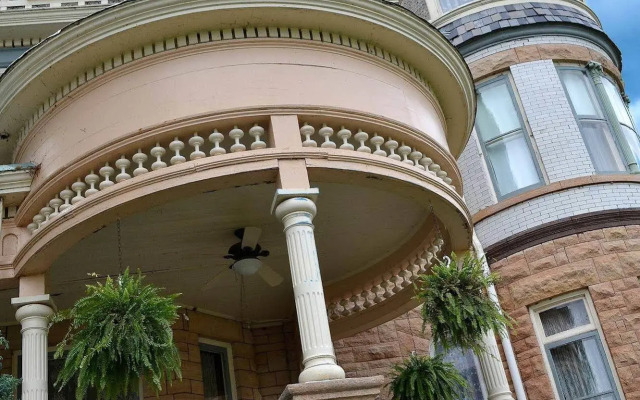 The Grand Anne Bed & Breakfast