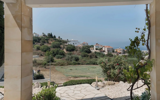 Phaedrus Living: Seaview Hilltop Maisonette