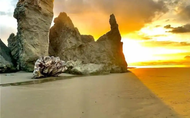 Sunset Oceanfront Lodging