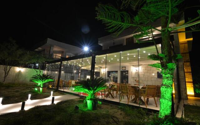 Dalyan Risus Suite