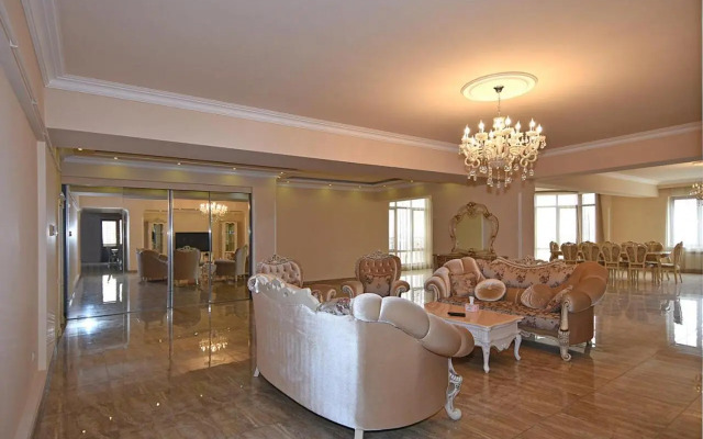 Teryan street, 4 bedrooms Luxury, Unique apartment TT888