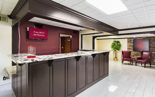 Red Roof Inn & Suites Fayetteville - Fort Bragg