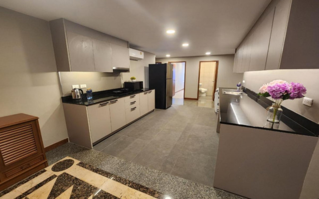 United Tower Thonglor by Aspira