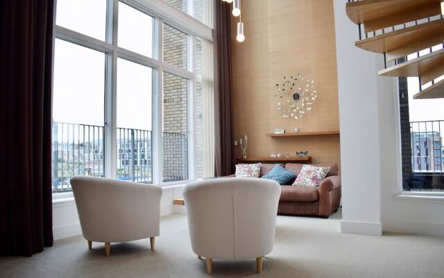 2 Bedroom Penthouse With Balcony and Castle Views