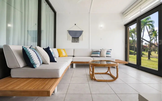 Coastal Living With Golf Course Vistas Otium