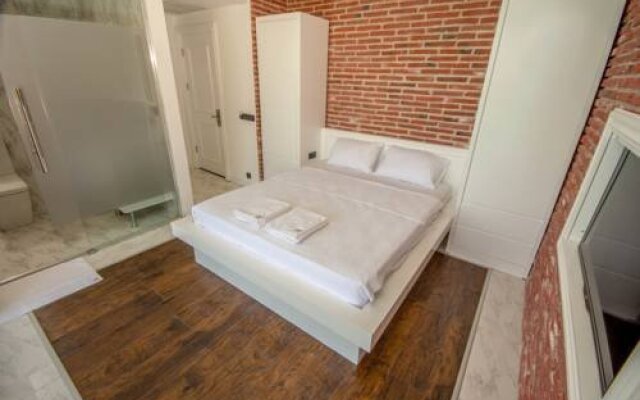 Encoreist Hotel and Lounge