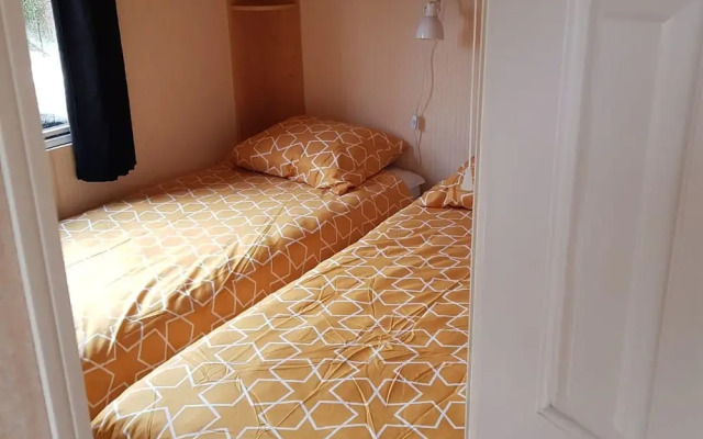 Comfortable Chalet in Schoonloo with Garden near Beach