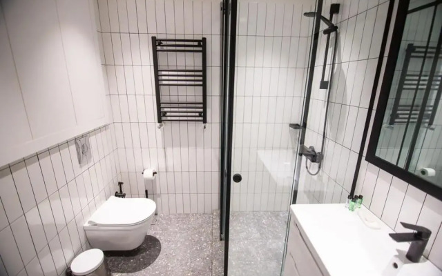 Cozy 1BR Apt Old Batumi