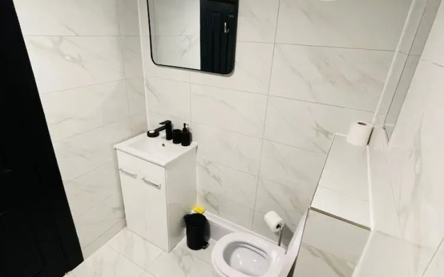 Oxford Charm Apartment-comfort in Prime Location