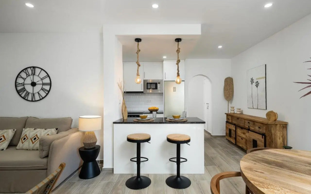 Amazing Beach House with Balcony (Free WI-FI)