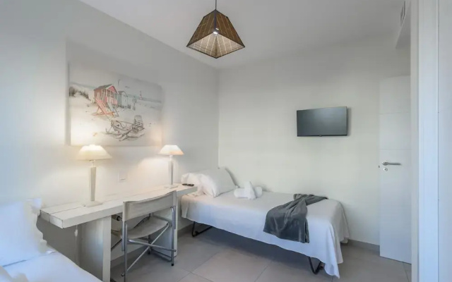 New Apartment With Sea Views