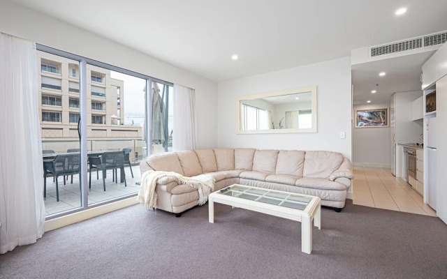 Beachfront Serenity in Glenelg