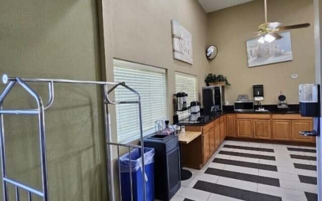 Super 8 By Wyndham Holbrook