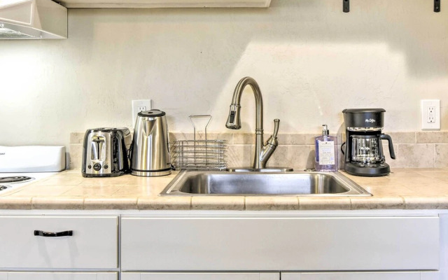 Well-appointed Milwaukie Home: Great Location