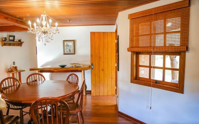 Chalé Belga - 1,2 km do Centro Turístico Capivari