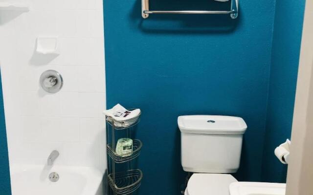Casa Blanca Inn & Suites