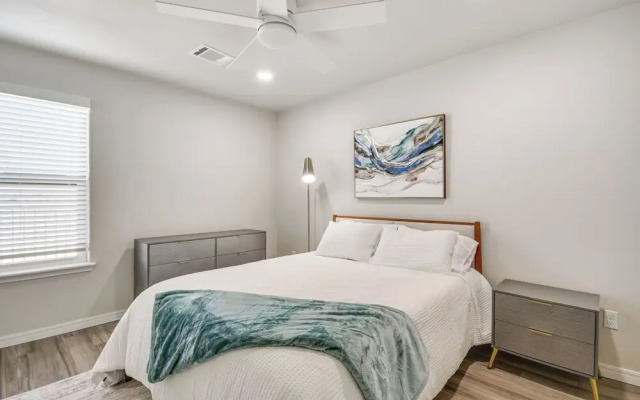 Pets Welcome: Newly Built Abode in Canyon!