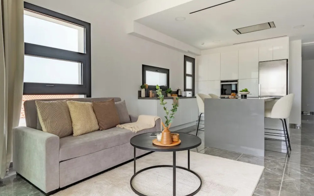 Sanders Evolution 2 Sweet 2 Bedroom Apartment With Balcony