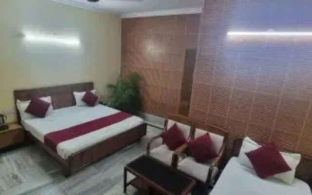 Hotel Shri Hari by OYO Rooms