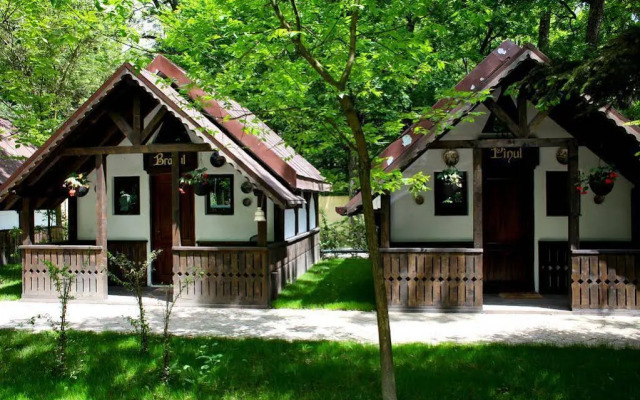Cornul Vanatorului Bungalows